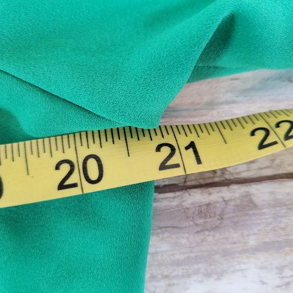 Talbots Green Button Front Long Sleeve Blouse with Pleated Detail Size 10 - Picture 7 of 12